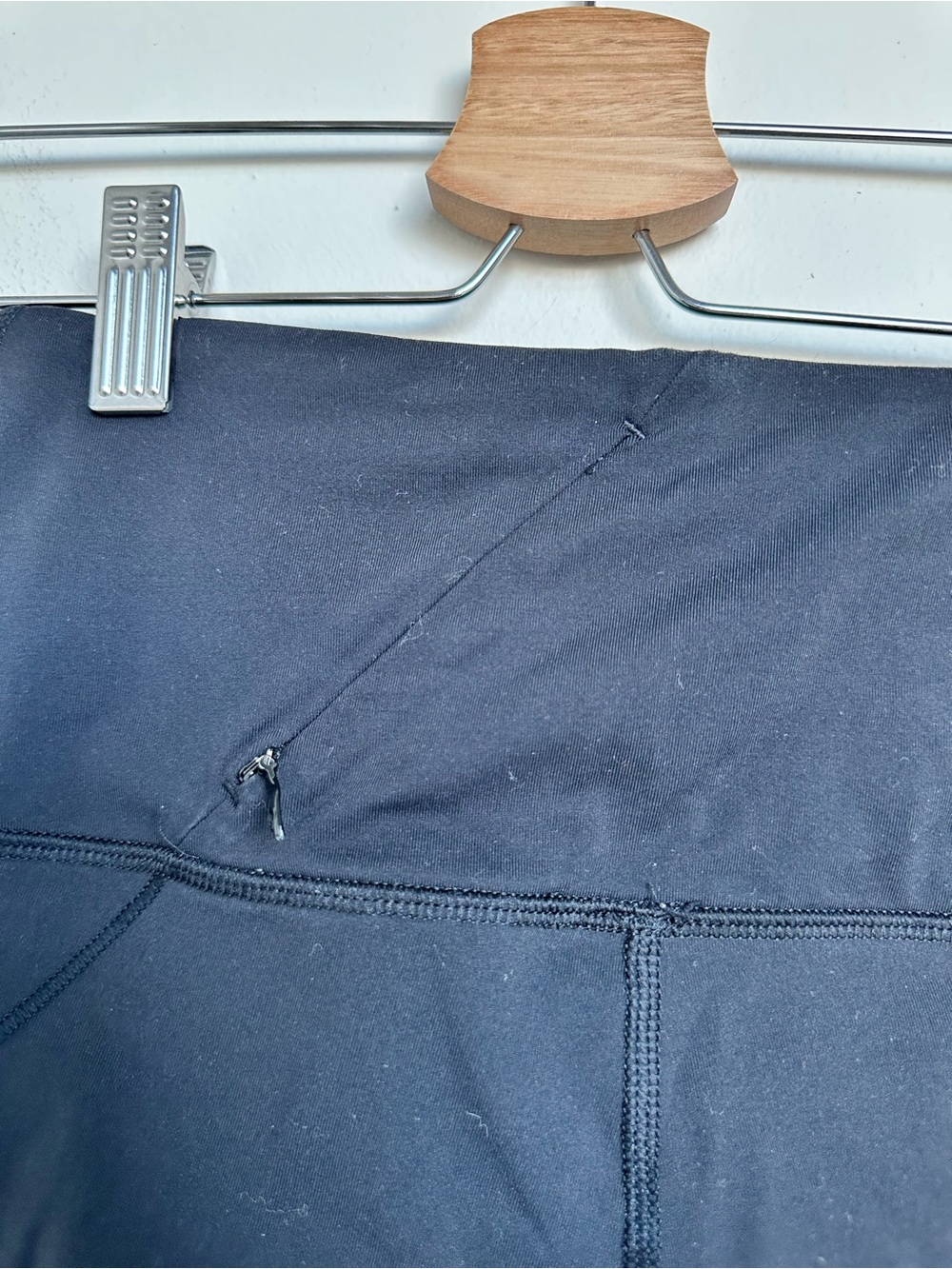 Lululemon Black Inspire Crop Leggings with Ankle Zippers and Side Pockets Sz 4 - Picture 8 of 11